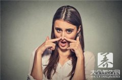 大连拔毛会引起狐臭吗